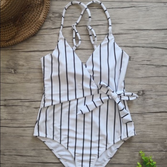 'Nadine' One Piece - Picture 6 of 6